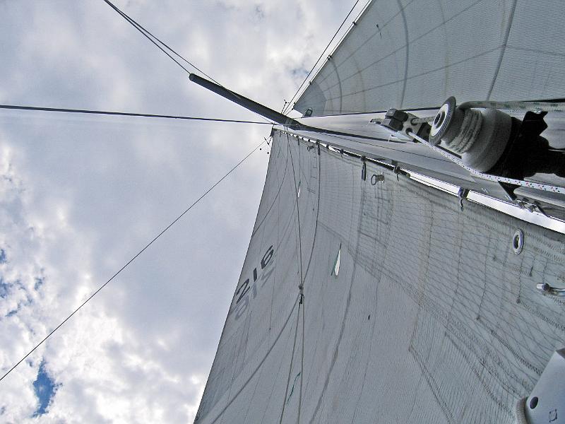 wavemagic_sailing1.JPG - New Mast- Main and Blade Jib
